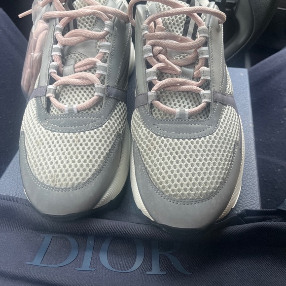 Pre- owned Dior Sneakers B22